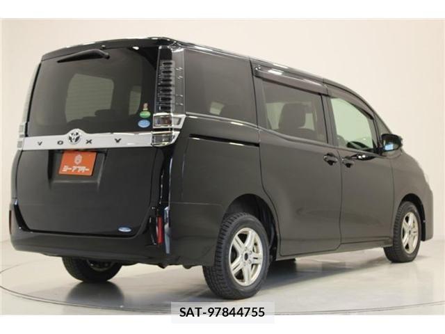 Toyota VOXY 2017-09 7226368-11