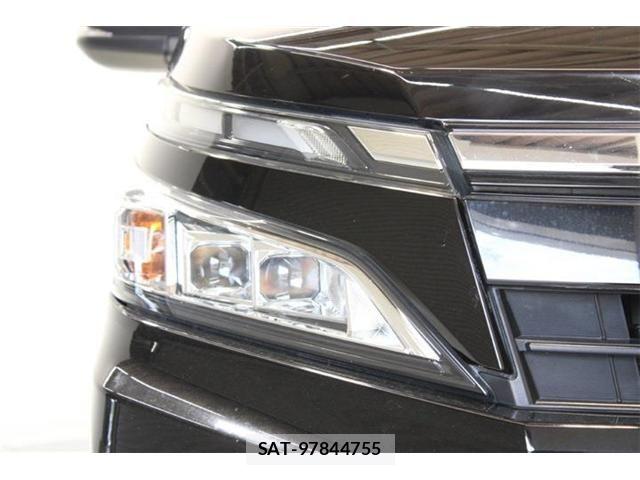 Toyota VOXY 2017-09 7226368-16
