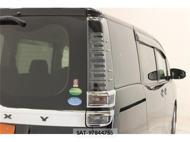 Toyota VOXY 2017-09 7226368-17