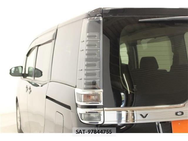 Toyota VOXY 2017-09 7226368-18