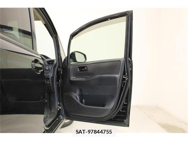 Toyota VOXY 2017-09 7226368-27