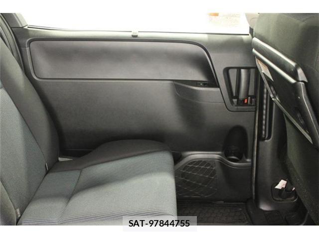 Toyota VOXY 2017-09 7226368-28