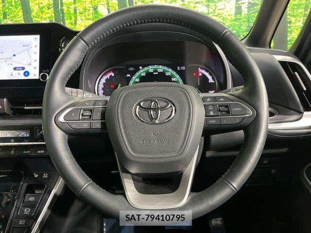 Toyota VOXY 2024-04 7226379-11