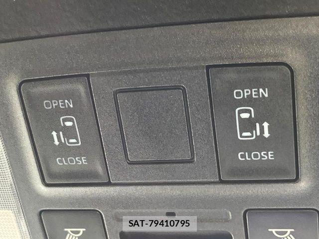 Toyota VOXY 2024-04 7226379-2