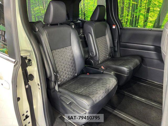 Toyota VOXY 2024-04 7226379-8