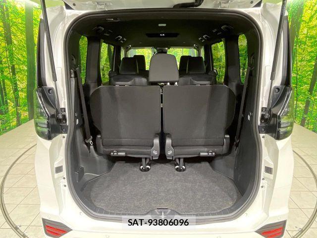 Toyota VOXY 2024-04 7215917-10