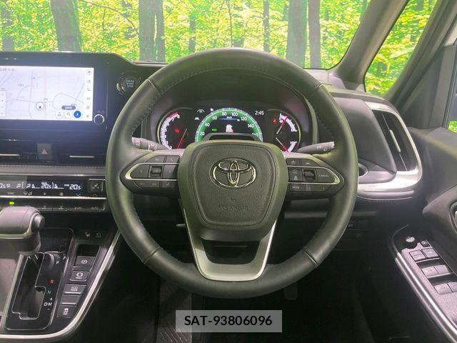 Toyota VOXY 2024-04 7215917-11