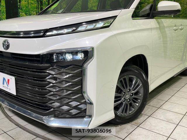 Toyota VOXY 2024-04 7215917-12