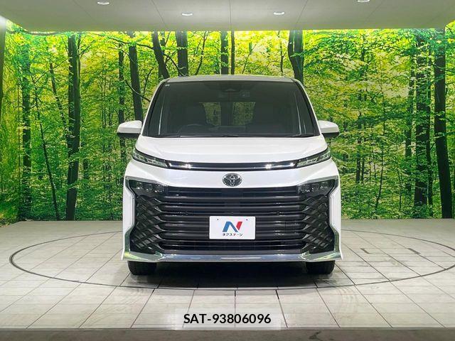 Toyota VOXY 2024-04 7215917-14