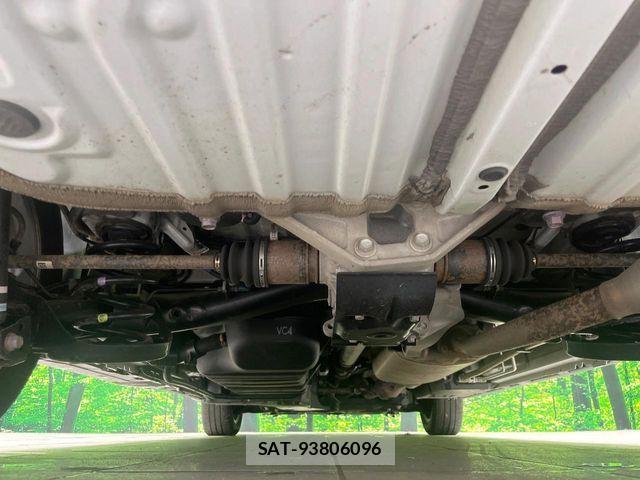 Toyota VOXY 2024-04 7215917-19
