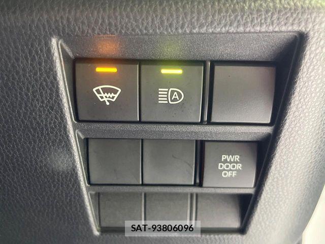 Toyota VOXY 2024-04 7215917-6