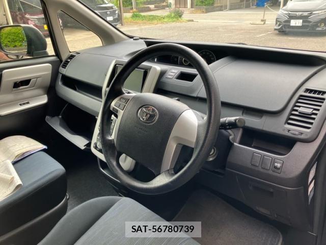Toyota VOXY 2013-07 7226357-9
