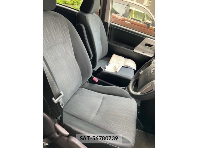 Toyota VOXY 2013-07 7226357-10