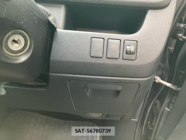 Toyota VOXY 2013-07 7226357-11