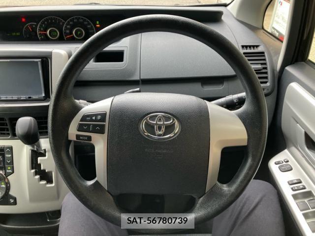 Toyota VOXY 2013-07 7226357-12