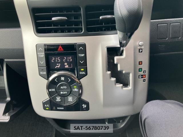 Toyota VOXY 2013-07 7226357-13