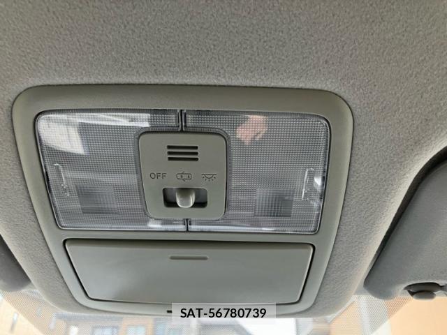 Toyota VOXY 2013-07 7226357-16