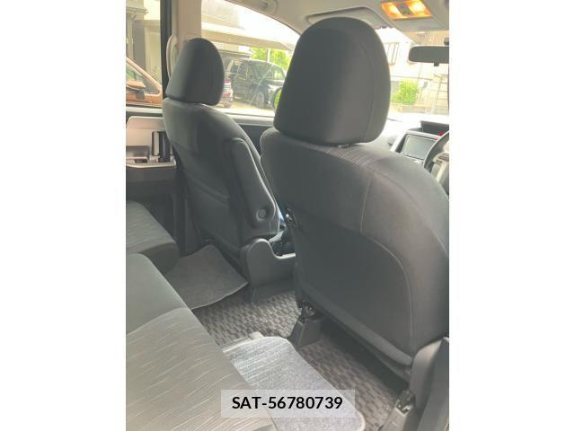 Toyota VOXY 2013-07 7226357-17