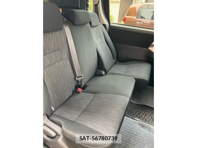 Toyota VOXY 2013-07 7226357-18