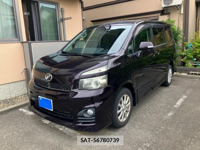 Toyota VOXY 2013-07 7226357-1