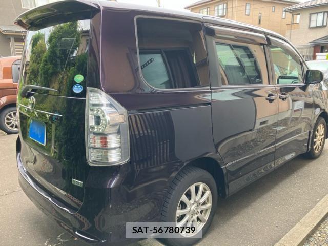 Toyota VOXY 2013-07 7226357-4