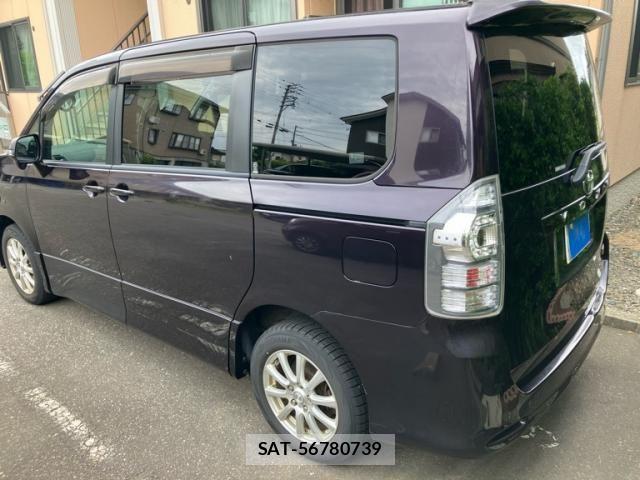 Toyota VOXY 2013-07 7226357-5