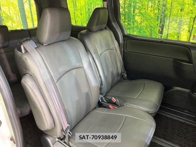 Toyota VOXY 2020-10 7226373-7