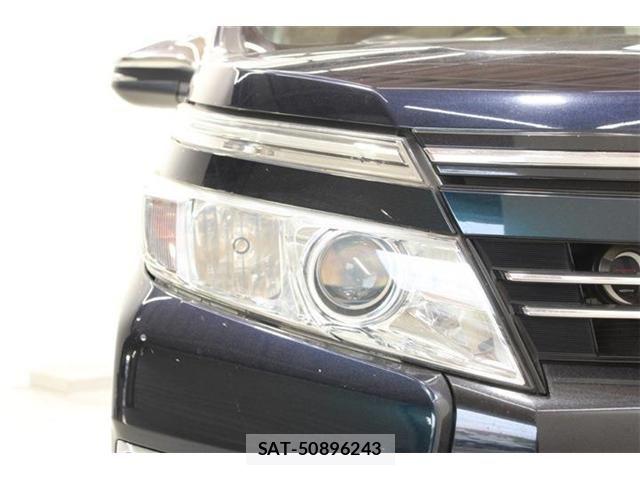 Toyota VOXY 2015-09 7226364-16