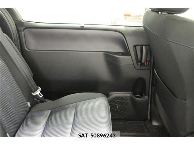 Toyota VOXY 2015-09 7226364-29