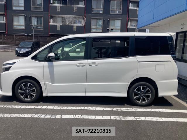 Toyota VOXY 2017-08 7226365-9