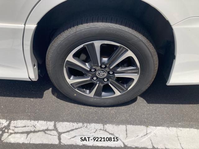 Toyota VOXY 2017-08 7226365-10