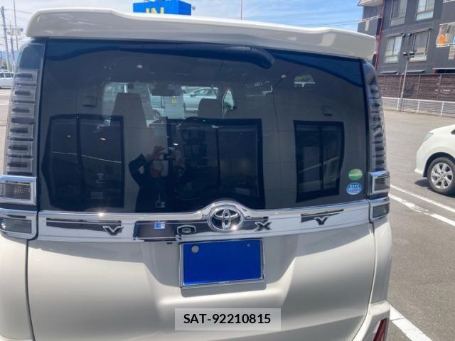 Toyota VOXY 2017-08 7226365-11