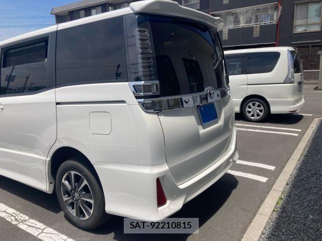 Toyota VOXY 2017-08 7226365-12
