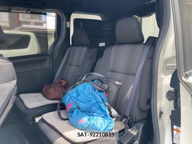 Toyota VOXY 2017-08 7226365-16