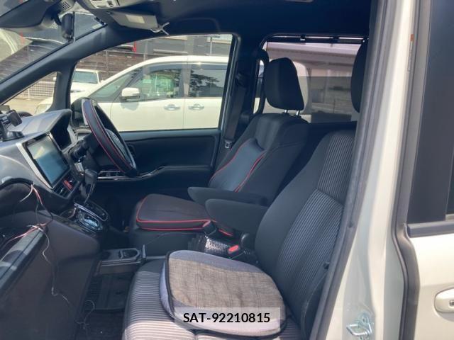 Toyota VOXY 2017-08 7226365-17