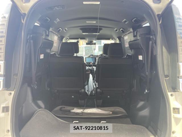 Toyota VOXY 2017-08 7226365-19