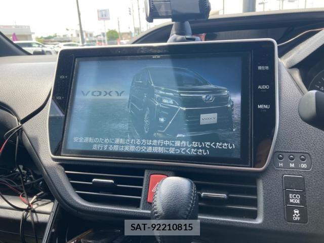 Toyota VOXY 2017-08 7226365-21
