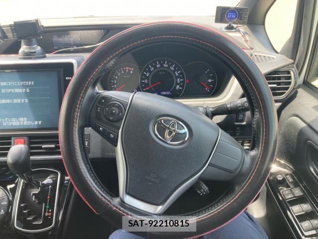 Toyota VOXY 2017-08 7226365-23