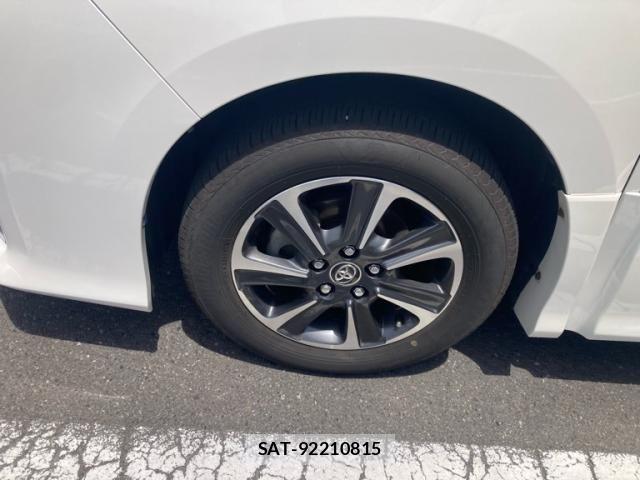 Toyota VOXY 2017-08 7226365-8