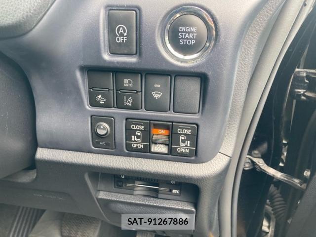 Toyota VOXY 2016-05 7226366-9