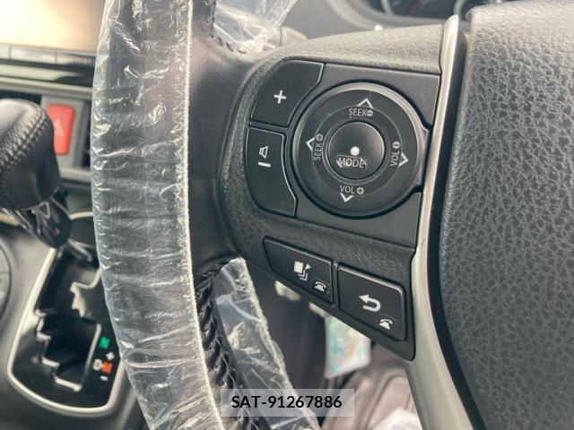 Toyota VOXY 2016-05 7226366-12