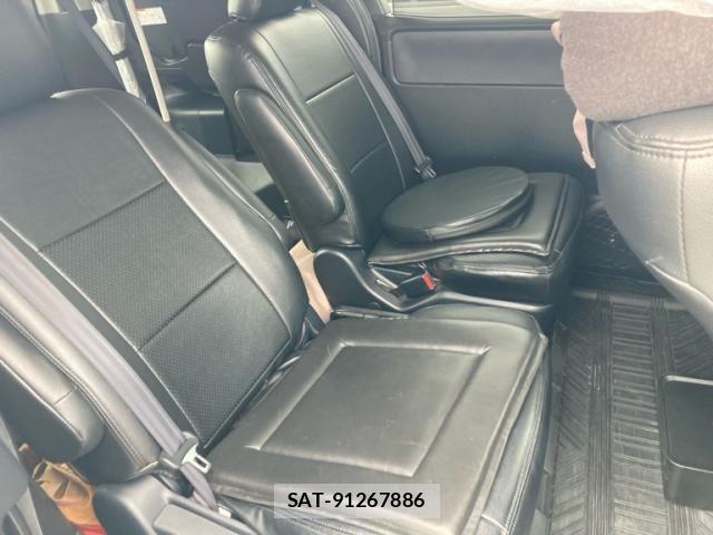 Toyota VOXY 2016-05 7226366-13