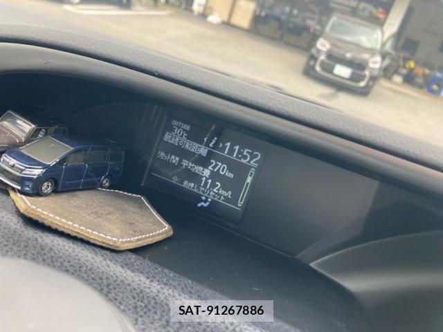 Toyota VOXY 2016-05 7226366-14