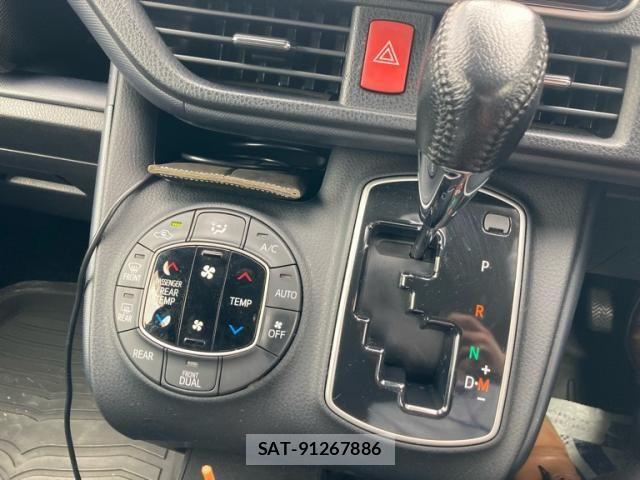 Toyota VOXY 2016-05 7226366-16