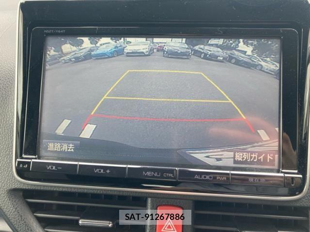 Toyota VOXY 2016-05 7226366-17
