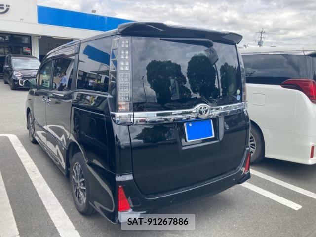 Toyota VOXY 2016-05 7226366-3