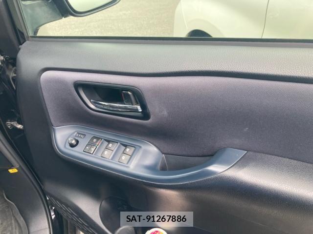 Toyota VOXY 2016-05 7226366-8