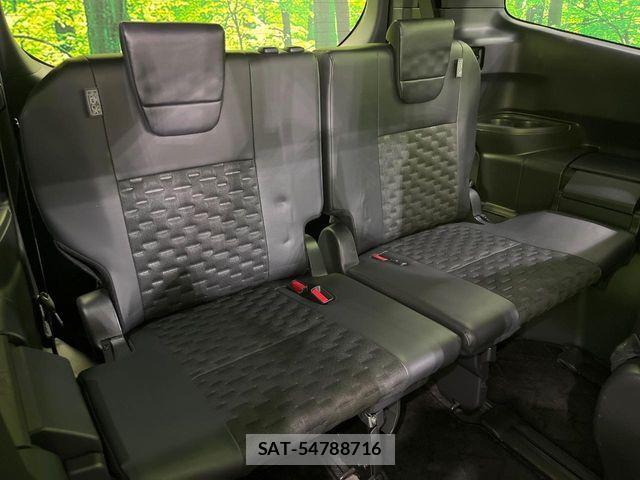 Toyota VOXY 2024-04 7226378-9