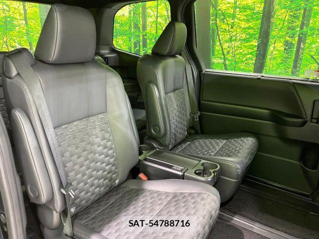 Toyota VOXY 2024-04 7226378-8