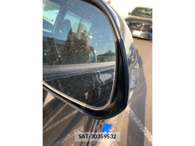 Toyota VOXY 2012-03 7226356-11